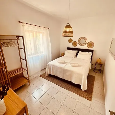 Jela - With Pool Apartamento Njivice