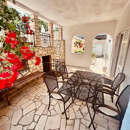 Appartement Jela - With Pool Njivice