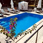 Διαμέρισμα Jela - With Pool